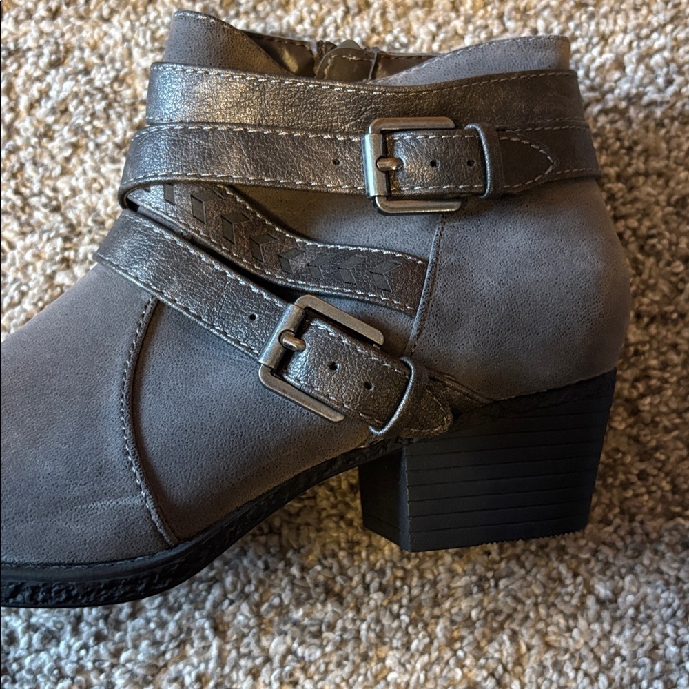 NWT BOOTIES - Picture 4 of 9